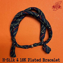 Cargar imagen en el visor de la galería, H- BOUCLE BLEU Bracelet - Hermes® Silk &amp; 18K plated donut
