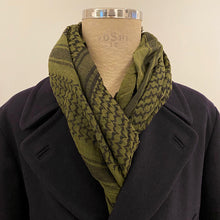 갤러리 뷰어에 이미지를 업로드하고,OMAN GREEN scarf - sciarpa
